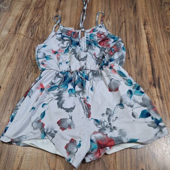 Peach Love Floral Romper - Picture 2 of 5